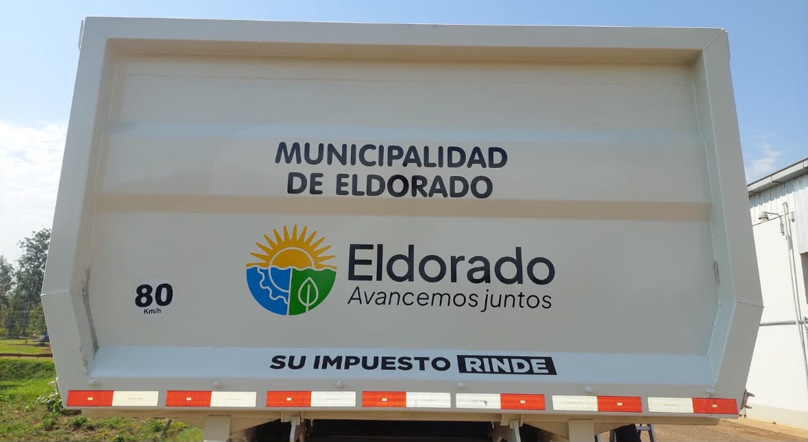 La Municipalidad de Eldorado incorporó una nueva batea para reforzar las obras públicas 2